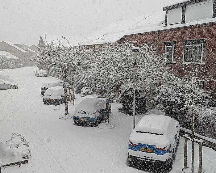 Foto Als het sneeuwt ligt het land plat